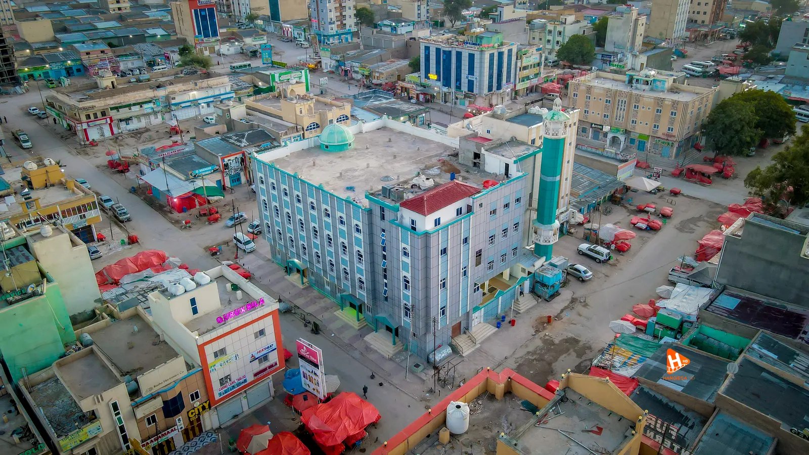 Central Hargeisa from the air: shop buildings, traders' stalls and busy streets